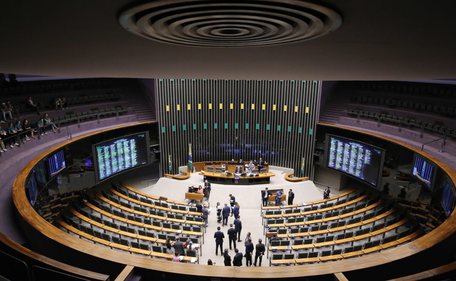 Câmara dos Deputados Aprova PEC que Garante 1% do Orçamento para Assistência Social