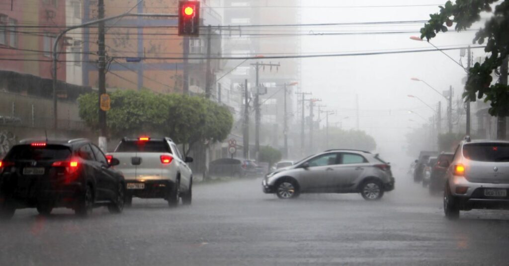 Defesa Civil emite alerta de chuvas intensas em Belém neste início de semana