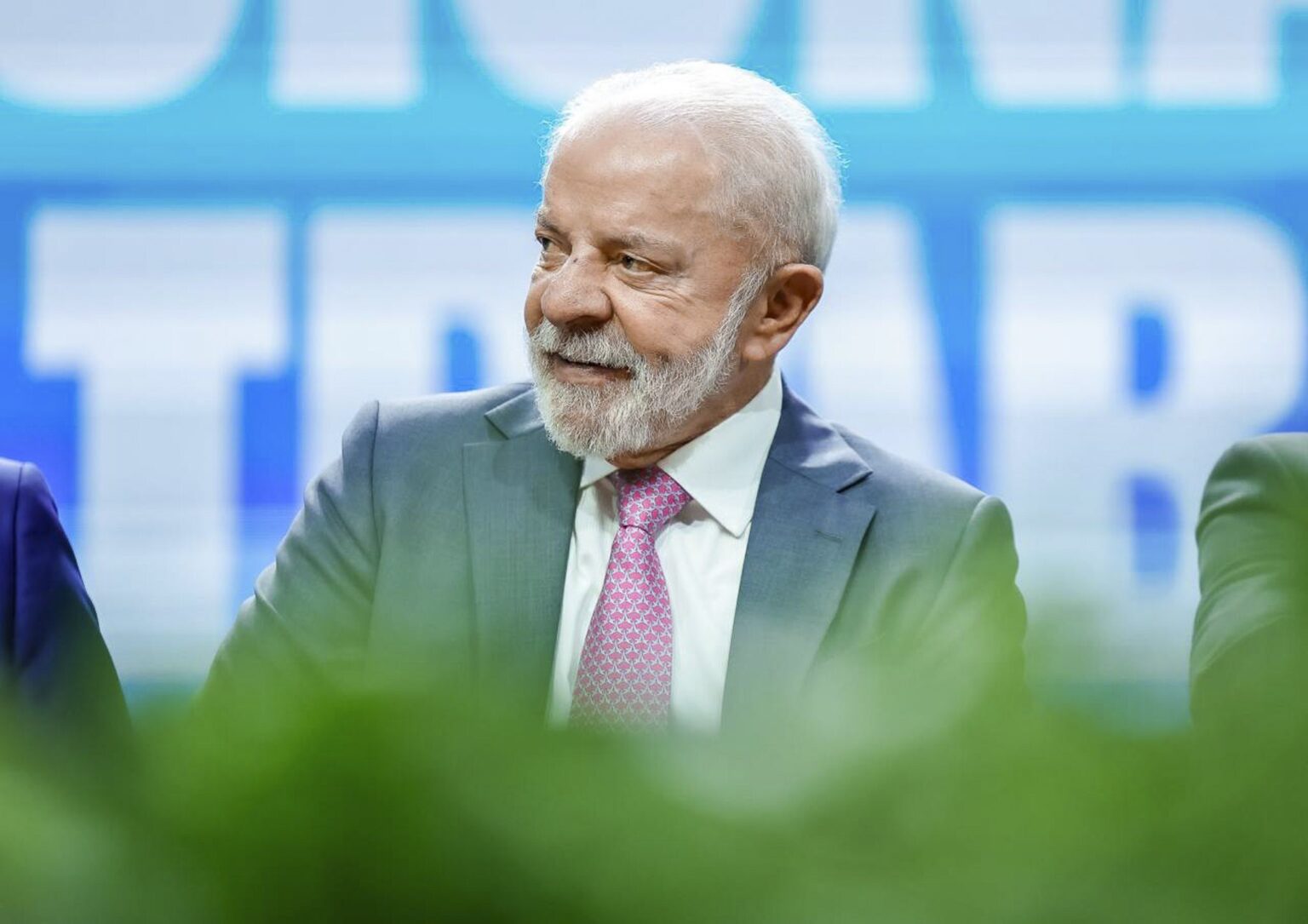 Lula Inicia Viagem pela Europa com Cúpula Brasil–Espanha Lula Inicia Viagem pela Europa com Cúpula Brasil–Espanha