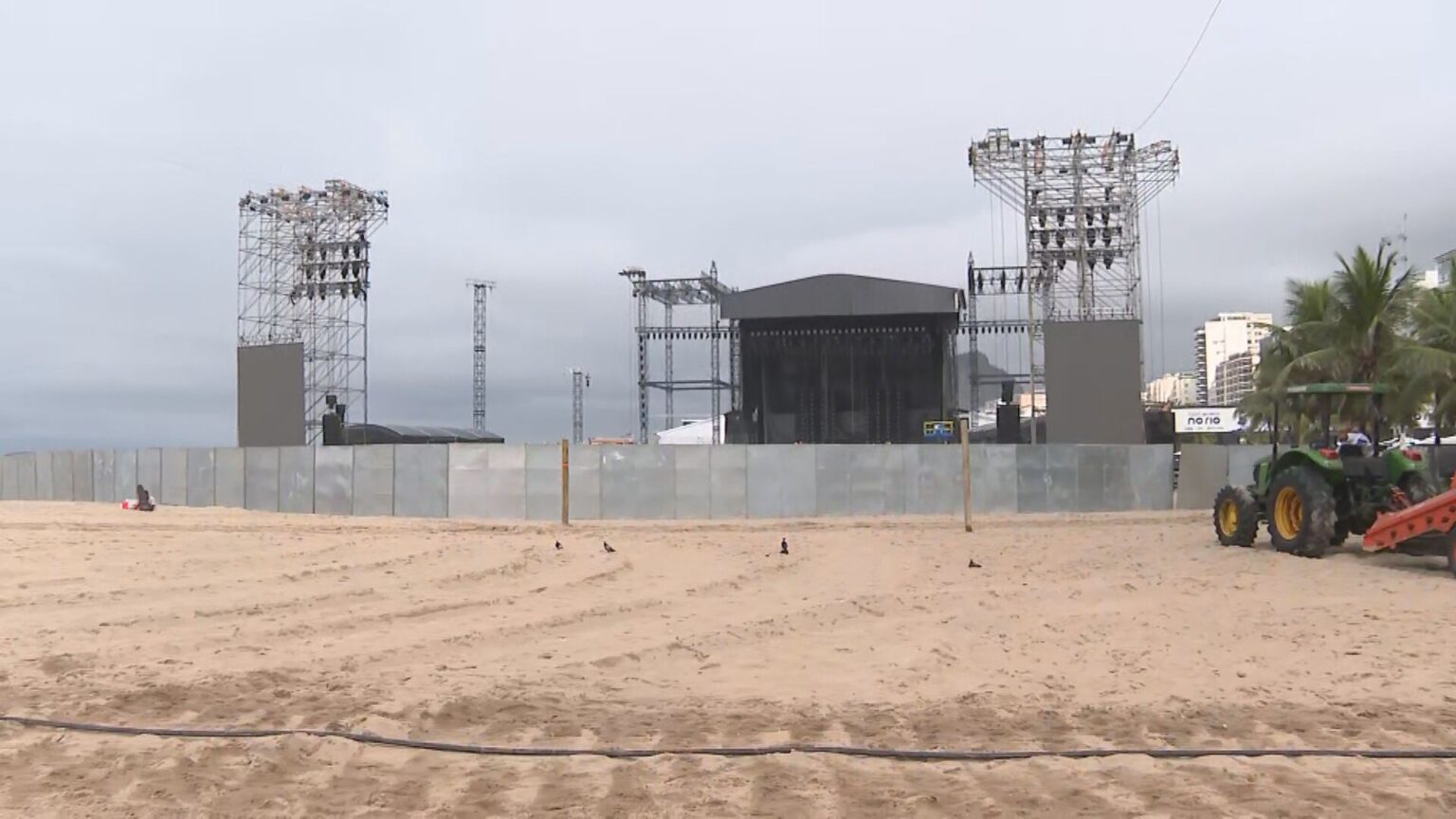 Mistério Revelado? Tapumes Cercam Show Gratuito da Cantora Shakira em Copacabana