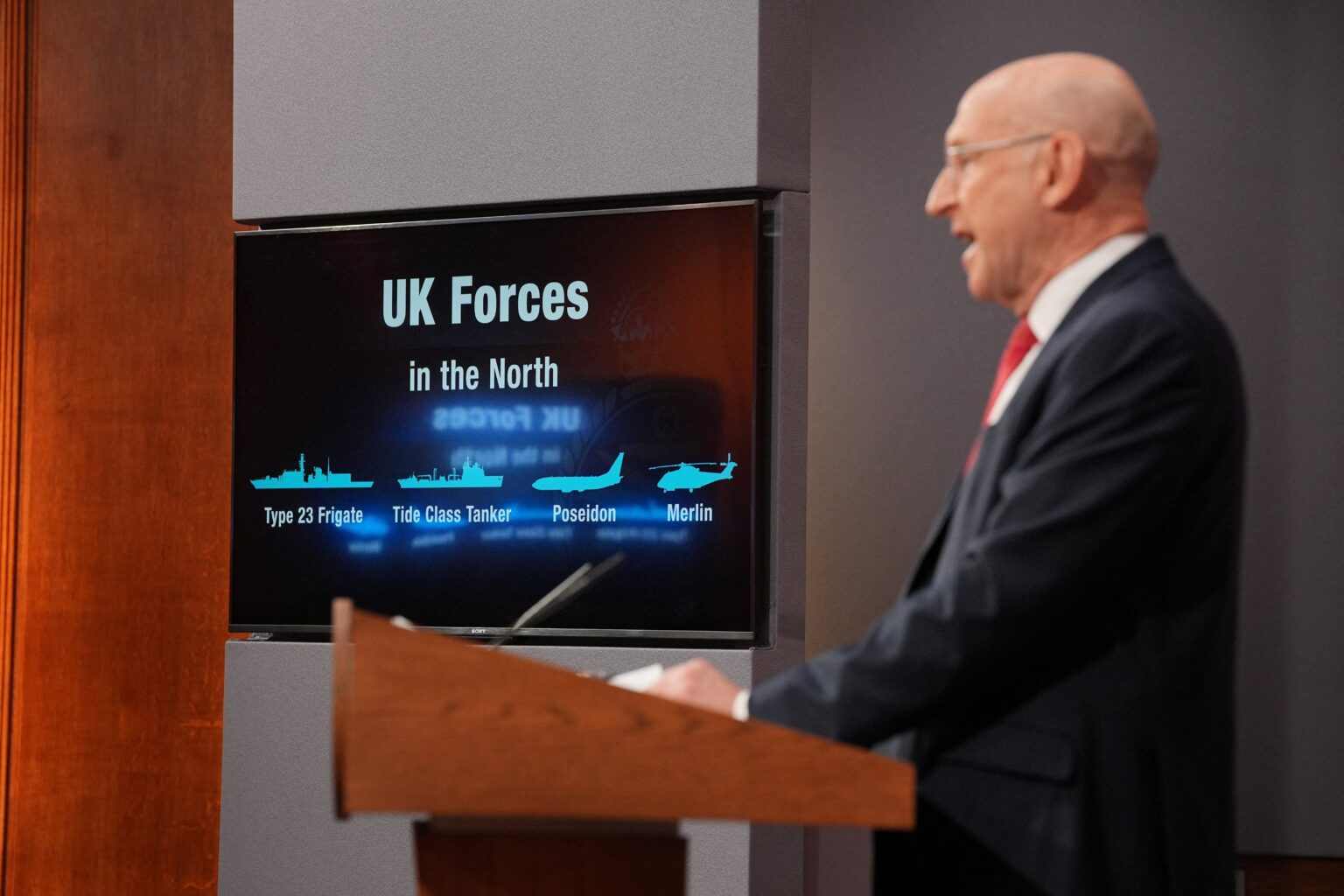 Reino Unido Revela Operação Secreta para Neutralizar Submarinos Russos em Águas Britânicas