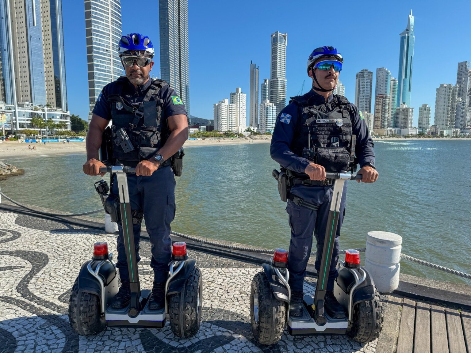 Tecnologia Inovadora: Balneário Camboriú Adota Óculos com IA e Drones para Segurança Turística