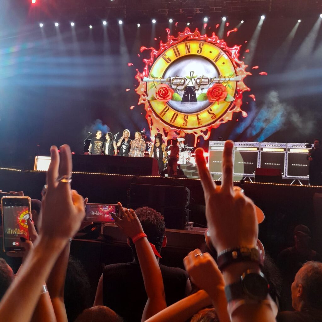 Torcedores do Paysandu Celebram Vitória Cantando 'Papão' em Show do Guns N' Roses
