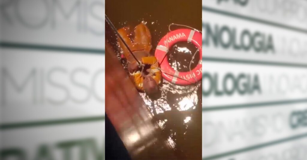 Trabalhador conhecido como ‘Pé na Cova’ é resgatado após cair no rio em Barcarena Trabalhador conhecido como 'Pé na Cova' é resgatado após cair no rio em Barcarena