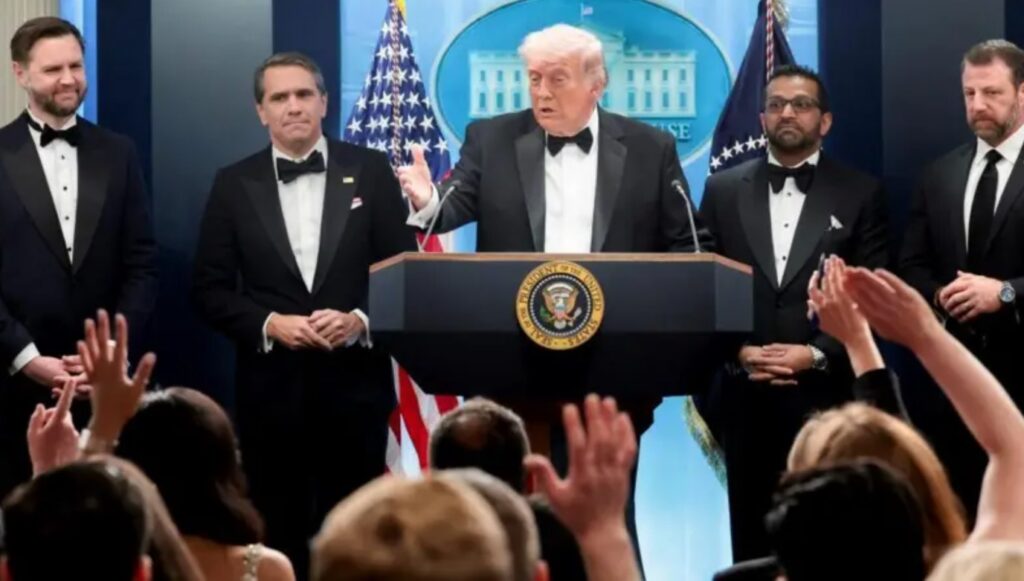 Trump Relata Incidente Durante Jantar e Comentários Polêmicos sobre o Ataque