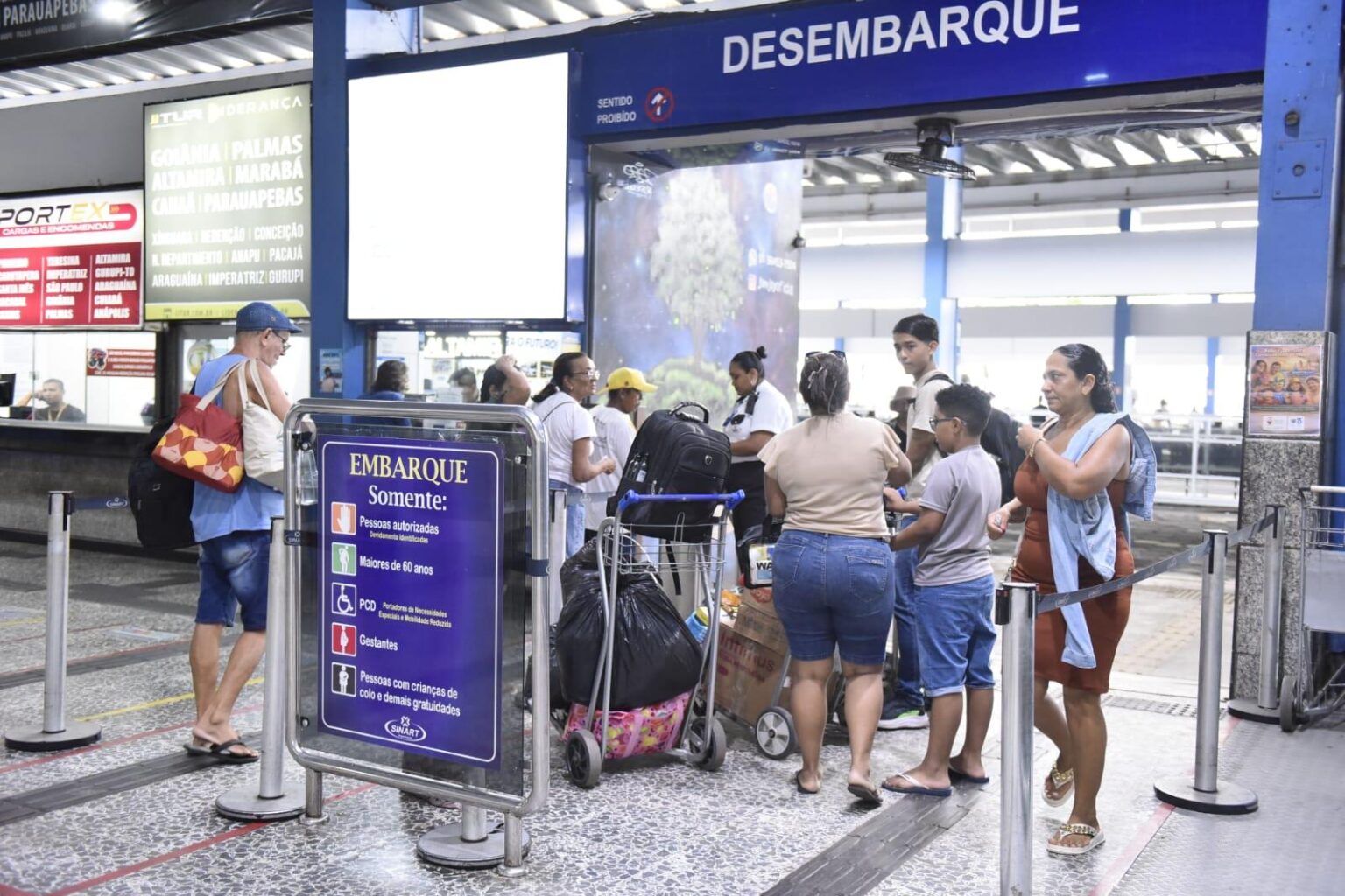 Véspera de Páscoa: Movimento Intenso no Terminal Rodoviário de Belém