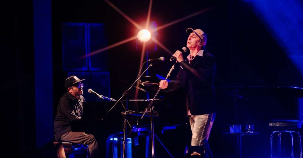 Zeca Baleiro Encanta Belém com Show Intimista e Clássicos Inconfundíveis