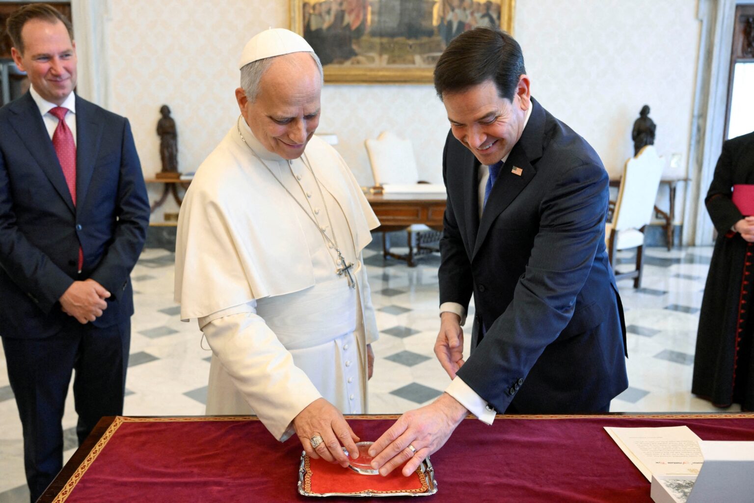 Encontro Histórico: Marco Rubio se Reúne com Papa Leão XIV no Vaticano