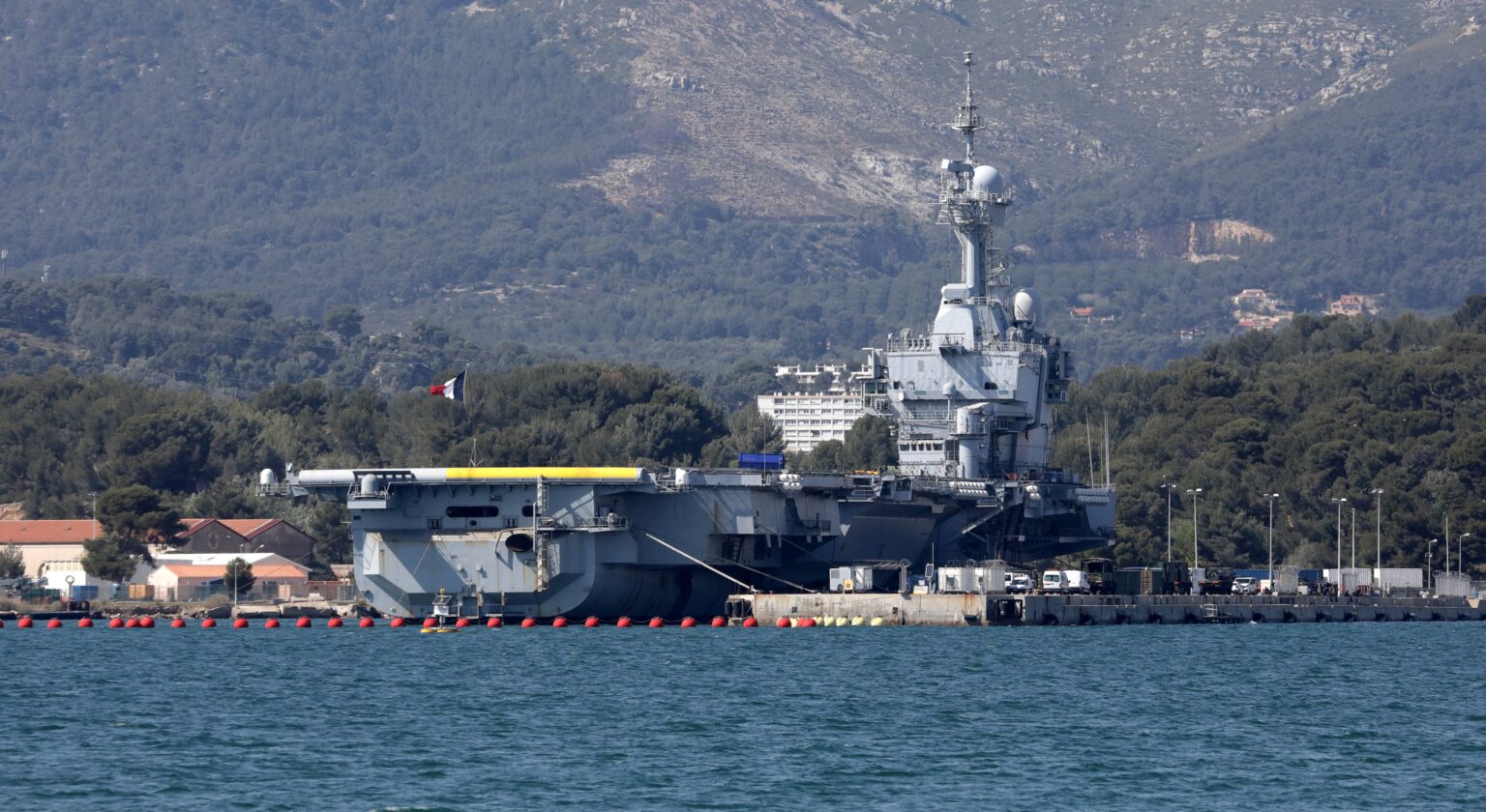 França Mobiliza Porta-Aviões para Missão no Estreito de Ormuz em Parceria com Reino Unido França Mobiliza Porta-Aviões para Missão no Estreito de Ormuz em Parceria com Reino Unido