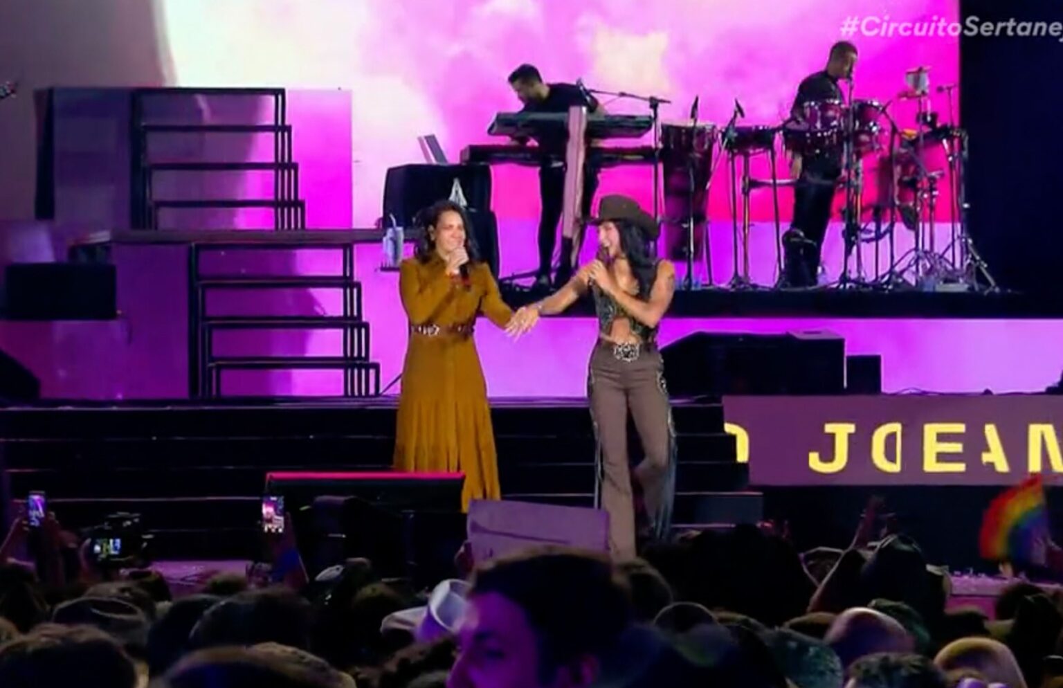 Mãe de Ana Castela Brilha em Show da Filha no Ribeirão Rodeo Music 2026