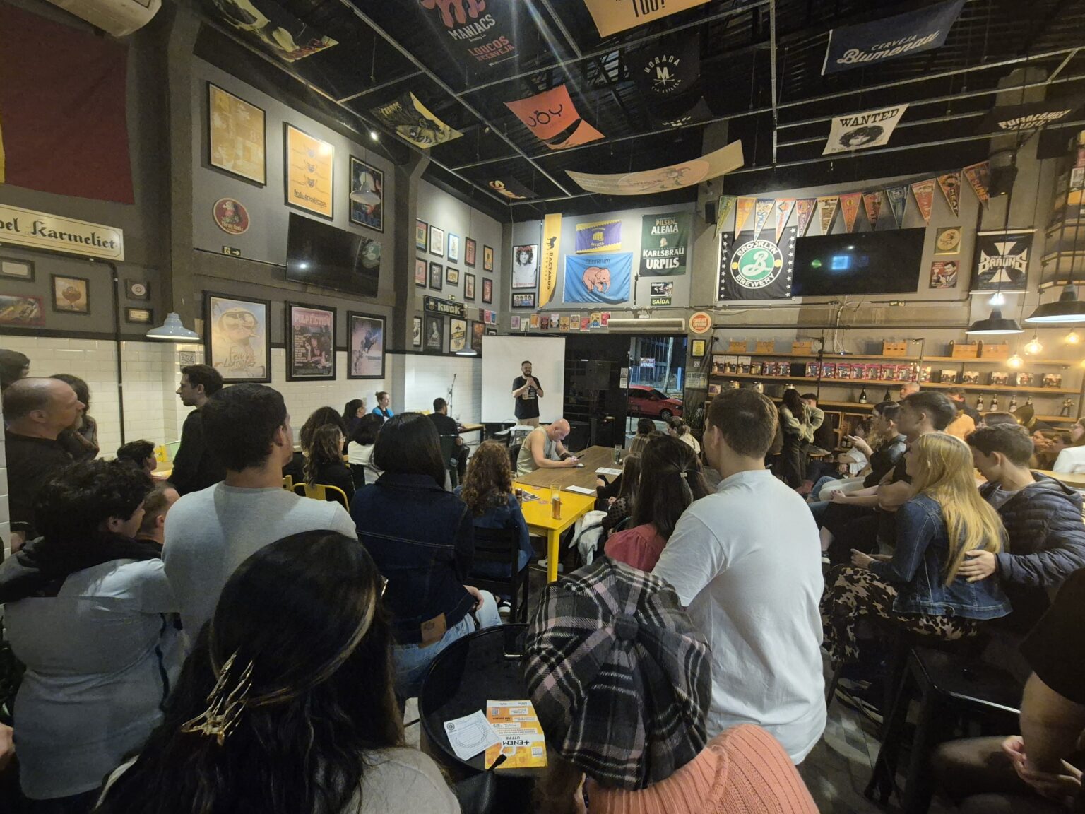 Pint of Science: A Ciência Como Nunca Antes em Bares e Cafés de Ponta Grossa