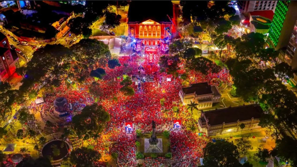 Lula reúne 80 mil pessoas em Belém e destaca defesa da soberania e reformas Lula reúne 80 mil pessoas em Belém e destaca defesa da soberania e reformas