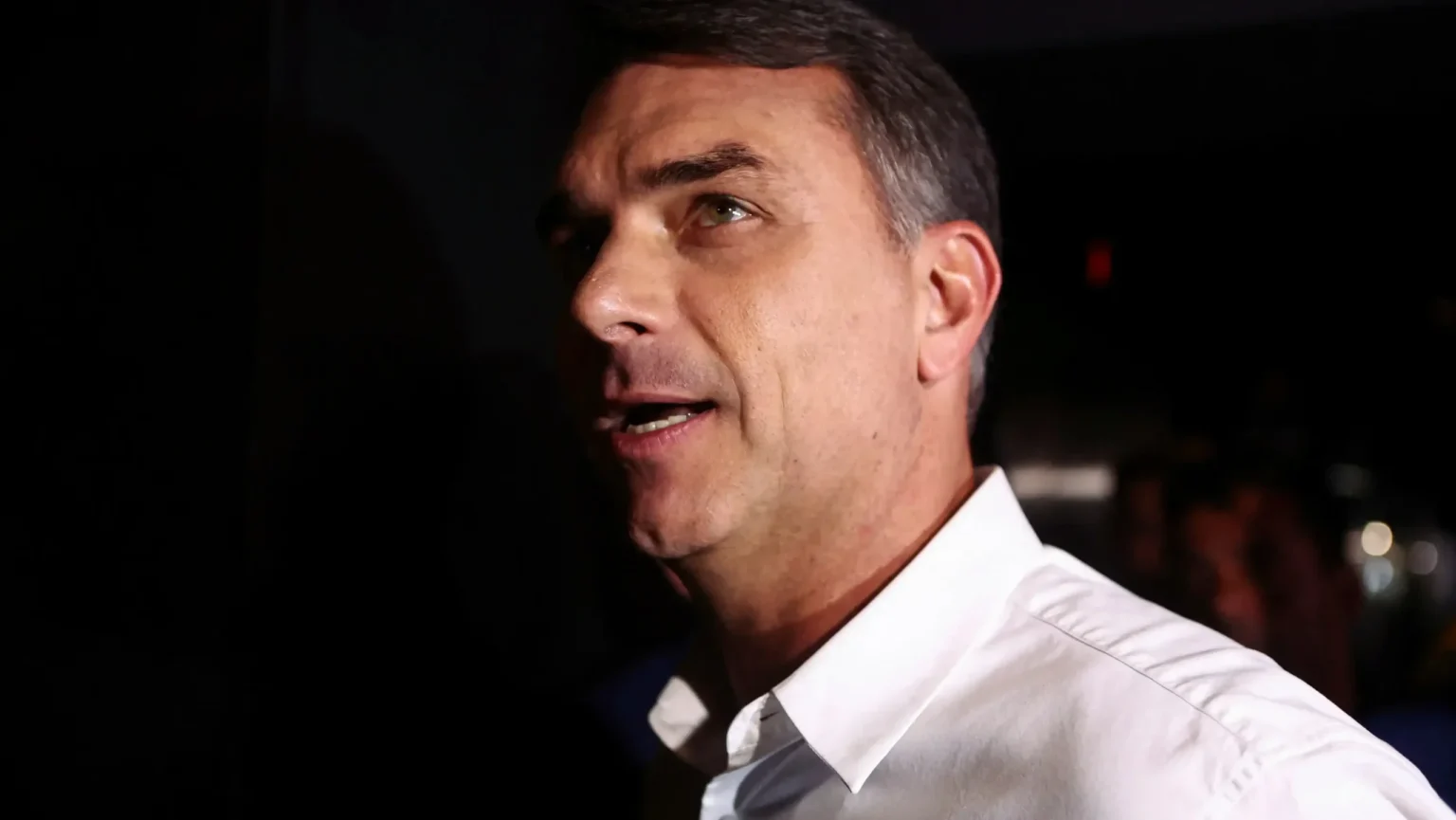 Flávio Bolsonaro anuncia regularização fundiária no Pará e promete flexibilizar regras ambientais