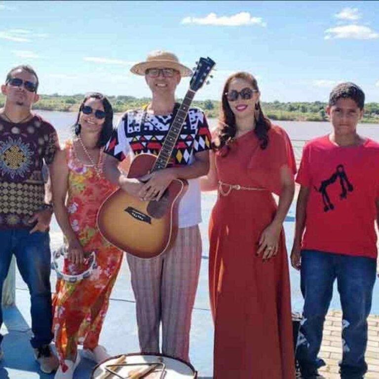 Apoenah Leva Música Autoral a BH com Show Gratuito e Intervencionista