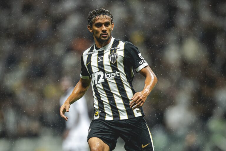 Jogadores do Atlético-MG em Busca de Espaço com Eduardo Domínguez