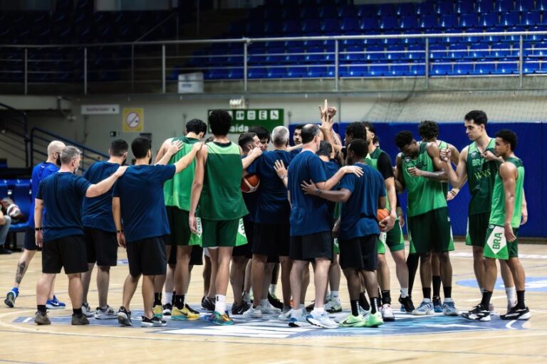 Preparação do Brasil em Belo Horizonte para Eliminatórias: Expectativa e Conquistas Preparação do Brasil em Belo Horizonte para Eliminatórias: Expectativa e Conquistas