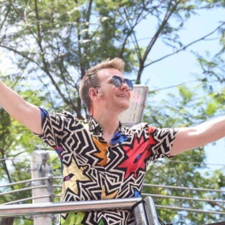Teló Agita o Sertanejinho em Belo Horizonte: 'Viraria a Cadeira para Todos!'