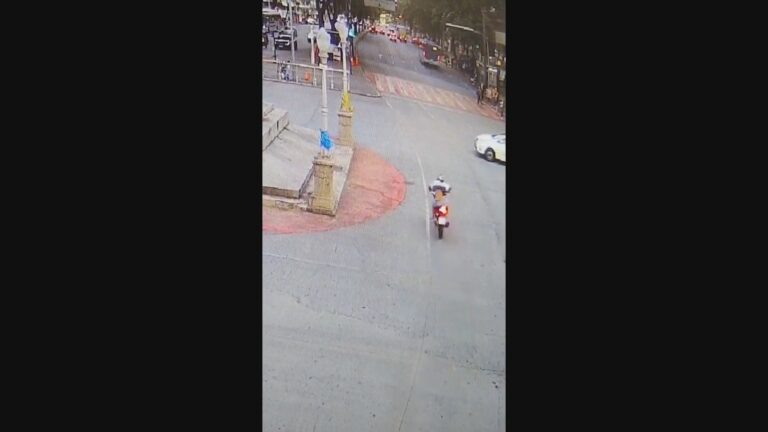 Colisão entre Motociclista e Táxi na Praça Sete é Flagrada por Câmera de Segurança