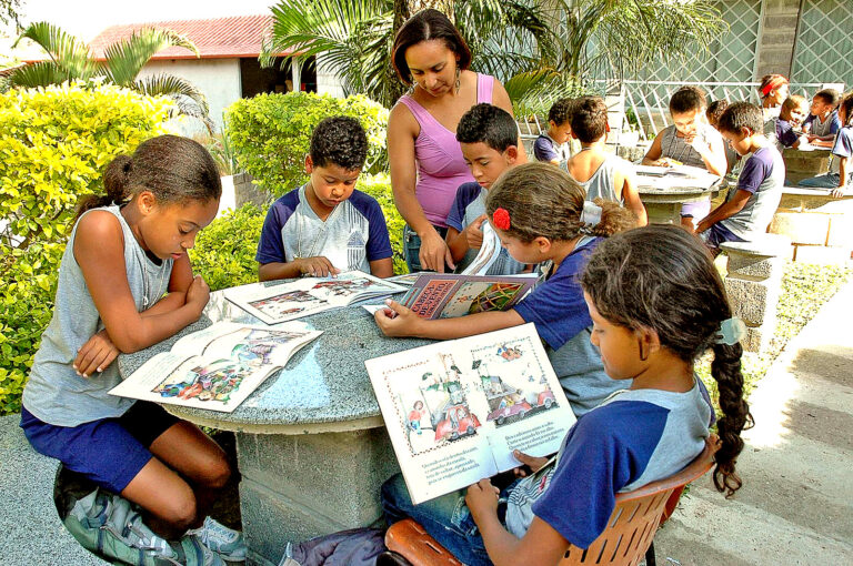 Debate sobre Terceirizados da Educação em Belo Horizonte Acontece na Quarta-feira (4) Debate sobre Terceirizados da Educação em Belo Horizonte Acontece na Quarta-feira (4)