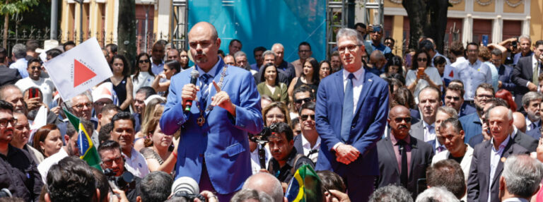 Discurso de Mateus Simões: Reflexões sobre a Transição no Governo de Minas Gerais