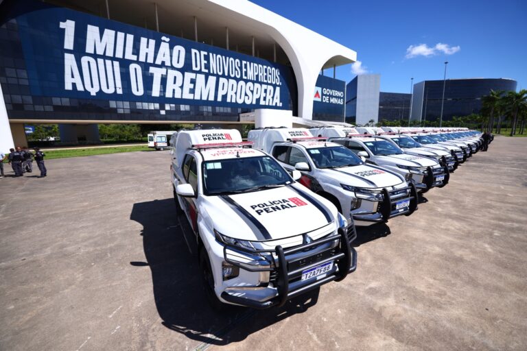 Governo de Minas Gerais Intensifica Segurança com Entrega de 15 Viaturas à Polícia Penal