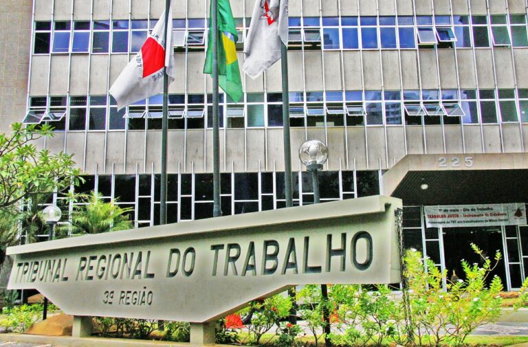 Motorista Demitido por Reclamações em WhatsApp Receberá Indenização de R$ 3 Mil
