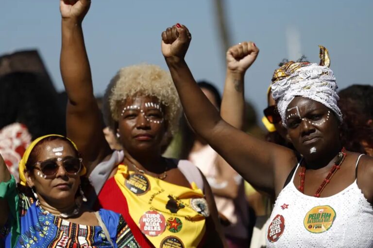Mulheres Negras na Ciência e Tecnologia: Uma Luta por Igualdade