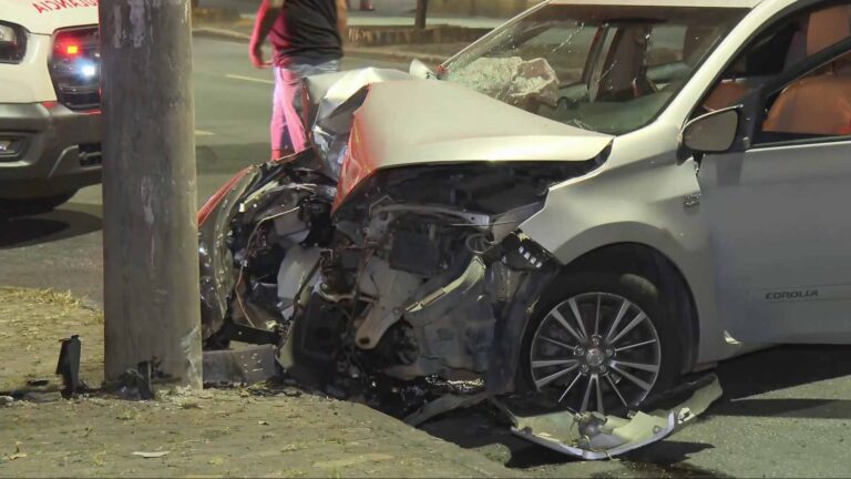 Acidente em Belo Horizonte: Mulher Embriagada Colide com Poste e Provoca Trânsito