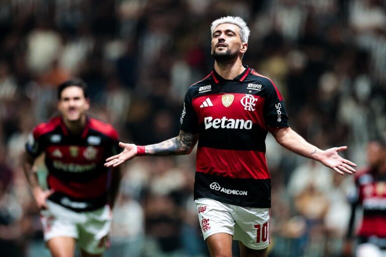 Arrascaeta brilha e atinge marcas impressionantes contra Atlético-MG e outros rivais