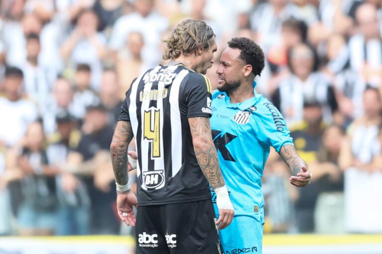Atlético-MG Enfrenta Neymar em Jogo Repleto de Polêmicas