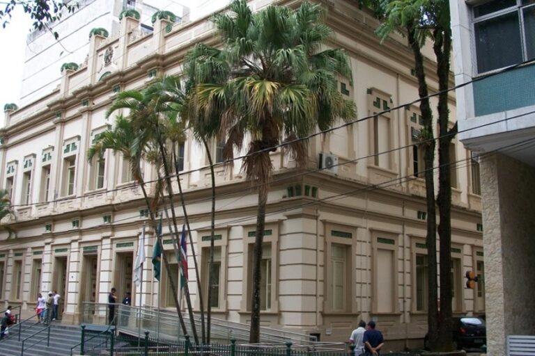 Câmara de Juiz de Fora Homenageia Personalidades e Inclui Jair Bolsonaro Câmara de Juiz de Fora Homenageia Personalidades e Inclui Jair Bolsonaro