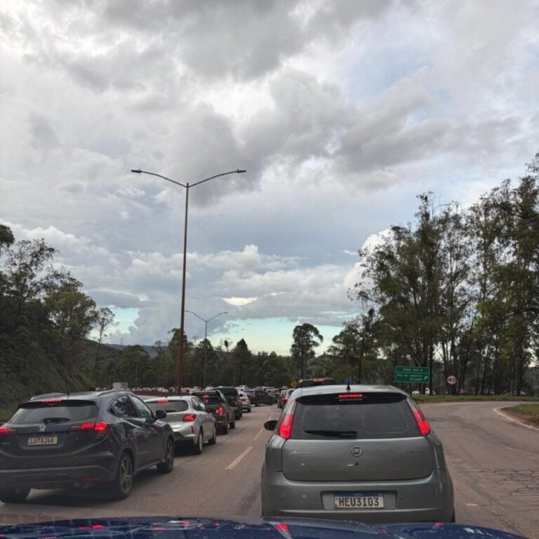 Congestionamentos Marcam Retorno do Ferido Prolongado na BR-040