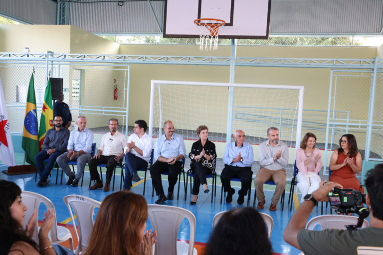 Governo de Minas Inaugura Quadra Poliesportiva em Andradas e Melhora Infraestrutura Educacional