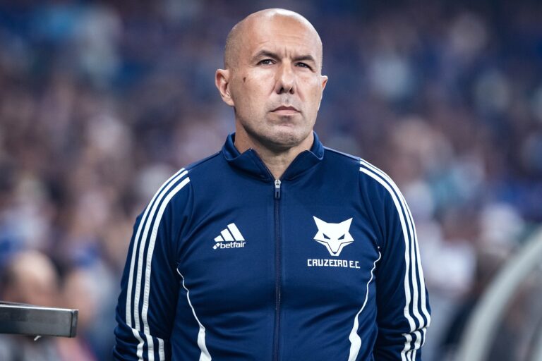 Leonardo Jardim Retorna a Belo Horizonte e Enfrenta Rival Histórico do Flamengo