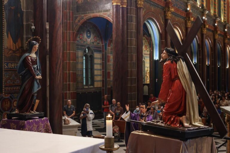 Sermão do Encontro em BH: Revivendo a Conexão entre Jesus e Maria na Semana Santa