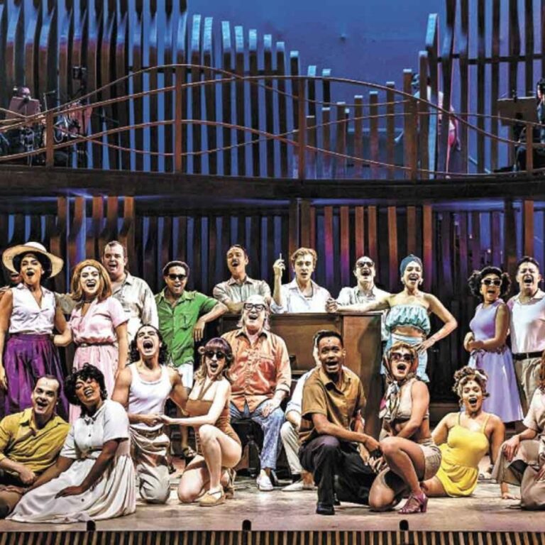 Tom Jobim e Vinicius de Moraes Encantam Belo Horizonte com Musical Imperdível