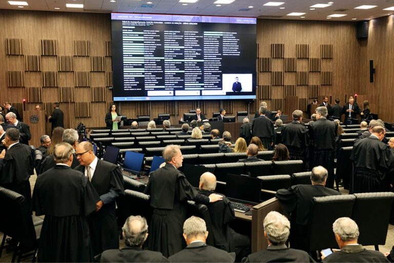 Vicente de Oliveira Silva Assume Presidência do TJMG com Experiência Reconhecida Vicente de Oliveira Silva Assume Presidência do TJMG com Experiência Reconhecida