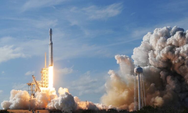 Fragmento de Foguete da SpaceX Pode Colidir com a Lua em Agosto de 2025