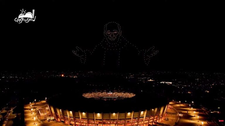 Multidão Celebra 'Cristo é o Show' no Mineirão em Minas Gerais