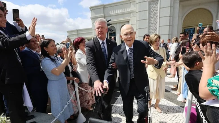 Presidente Oaks Dedica Templo de Belo Horizonte com Enfoque em Convênios e Serviço