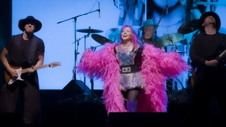 Baby do Brasil estreia a turnê “A Menina Dança” em BH com espetáculo vibrante