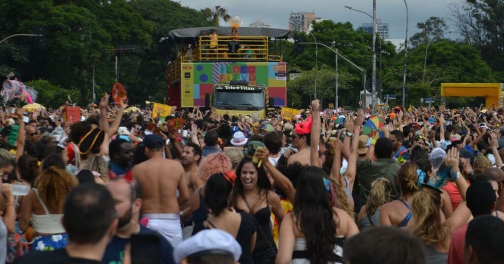 Carnaval de Belo Horizonte: Expectativa de 7 Milhões de Foliões em 2027 Carnaval de Belo Horizonte: Expectativa de 7 Milhões de Foliões em 2027