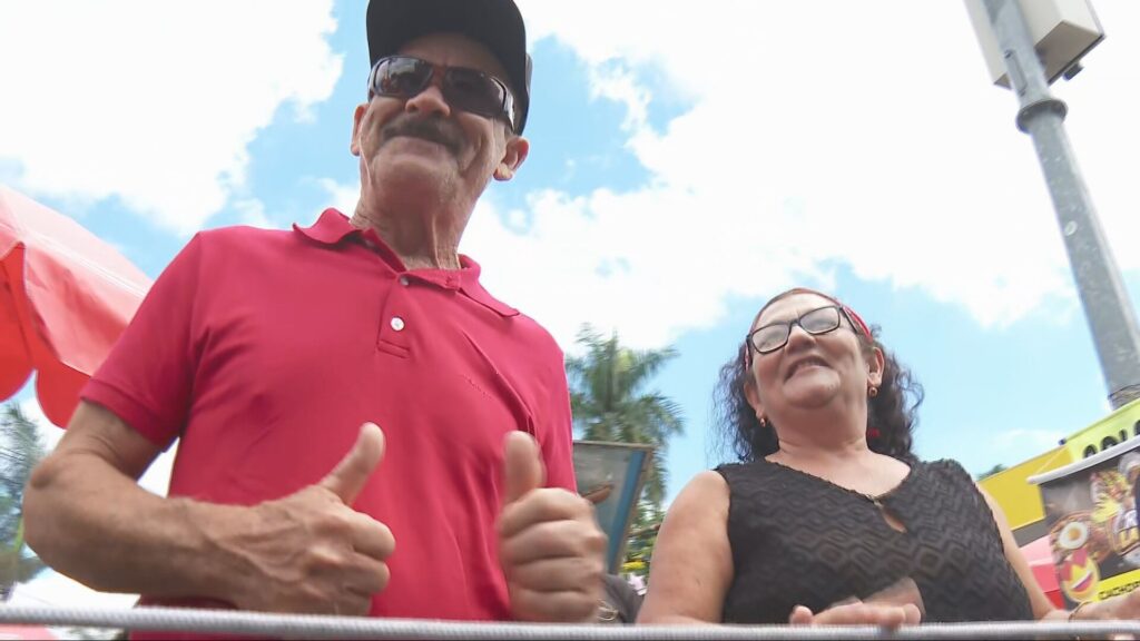 Casal de Idosos Enfrenta 12 Horas de Viagem para Ver Michel Teló no Carnaval de BH