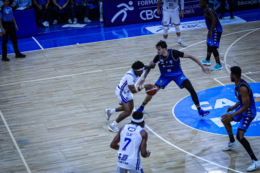 Cruzeiro Brilha no NBB e Derrota Rio Claro em Casa com Grande Segundo Tempo
