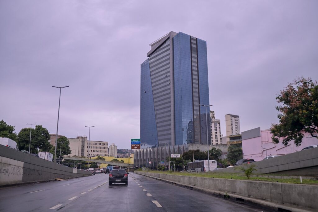 O Elefante de Vidro: O Maior Hotel de MG e Seu Abandono em Belo Horizonte