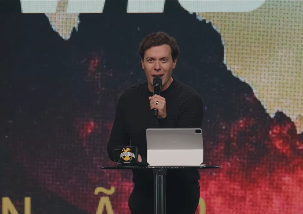 André Valadão exalta família Vorcaro em culto da Lagoinha: ‘Amigos de longa data’