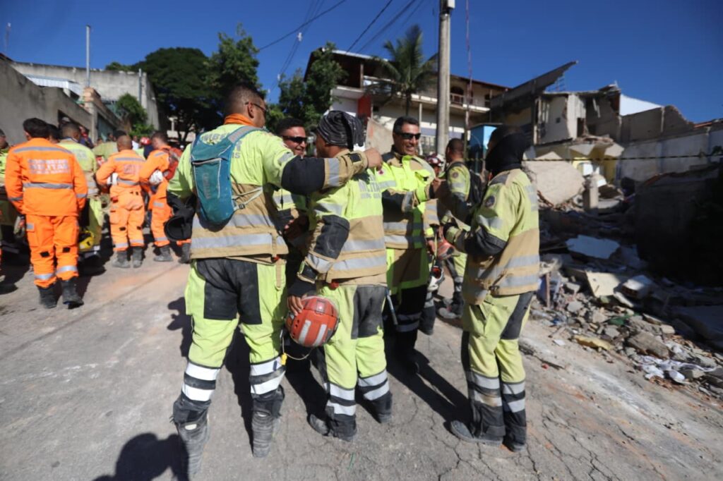 Bombeiros em Ação: 48 Horas de Resgate em Tragédia em BH