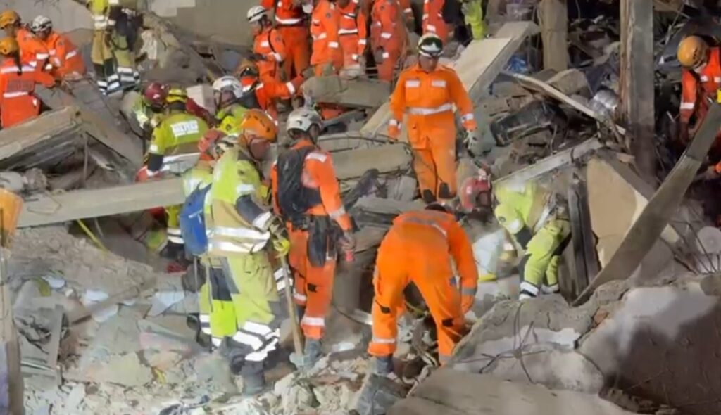 Bombeiros Encontram Último Corpo em Desabamento no Jardim Vitória: 12 Mortes Confirmadas Bombeiros Encontram Último Corpo em Desabamento no Jardim Vitória: 12 Mortes Confirmadas