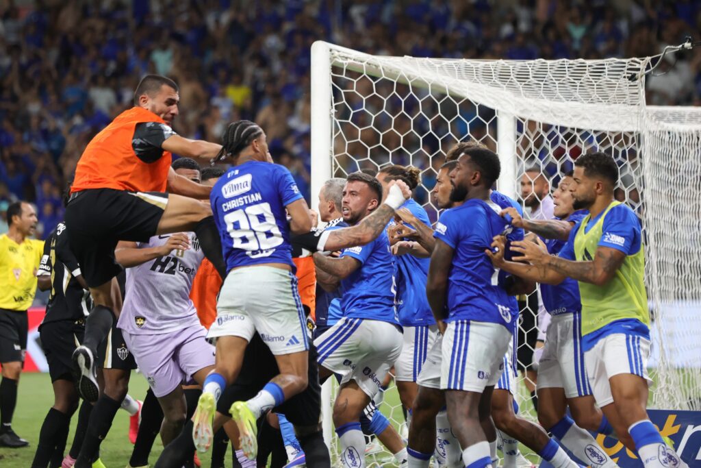 Cruzeiro e Atlético-MG: Confusão na Final Resulta em 23 Expulsões