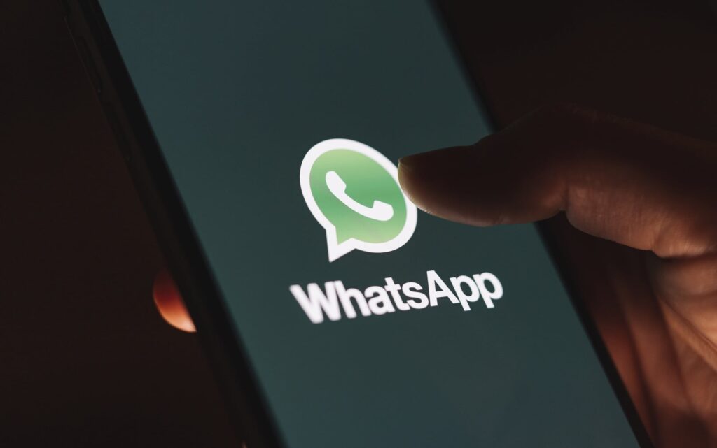 Demissão de Motorista Após Críticas em WhatsApp Gera Indenização, Decide Justiça Demissão de Motorista Após Críticas em WhatsApp Gera Indenização, Decide Justiça